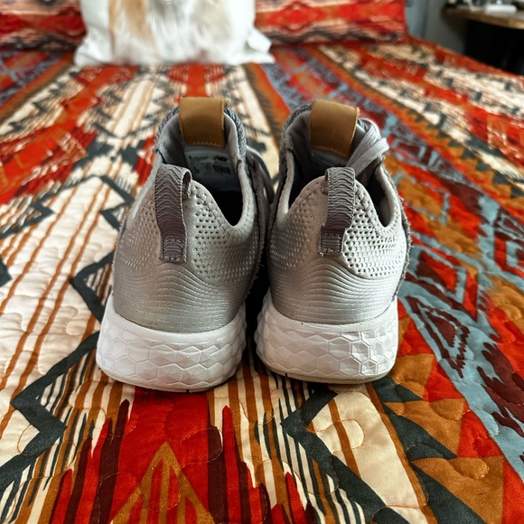 Women’s New Balance - Picture 4 of 5